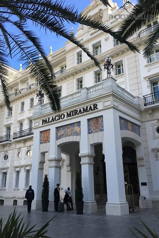 La entrada del Gran Hotel Miramar en Málaga