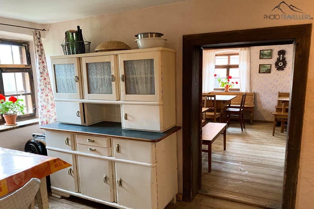 Une vieille cuisine dans le musée en plein air de Finsterau