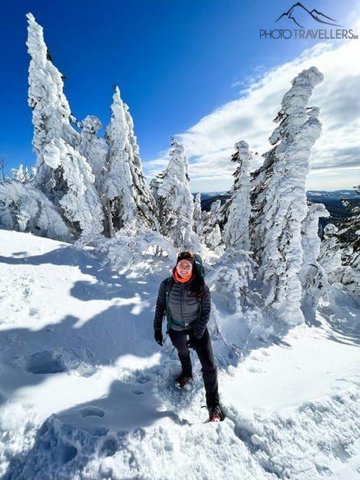 La blogueuse de voyage Biggi Bauer en hiver sur le Großer Arber