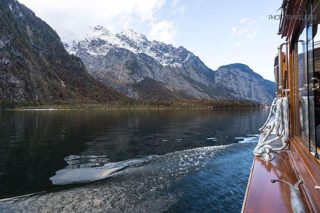 Vue depuis le bateau sur le Watzmann et le Königssee