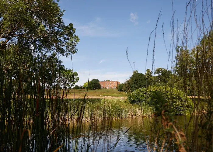 Best Hotels near Watford Junction with On-Site Parking