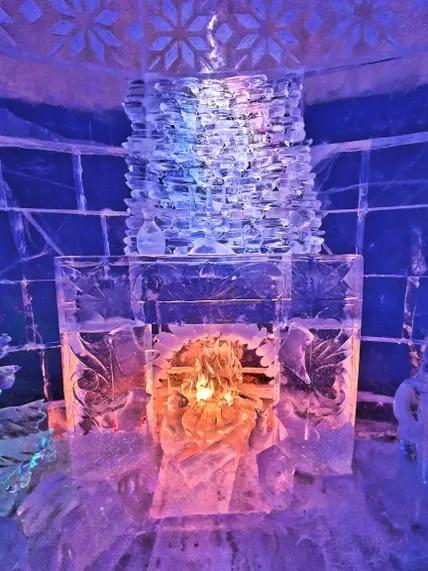 In den Räumen des Snowhotel Kirkenes ist es konstant minus vier Grad kalt, aber zum Glück gibt es Thermoschlafsäcke.