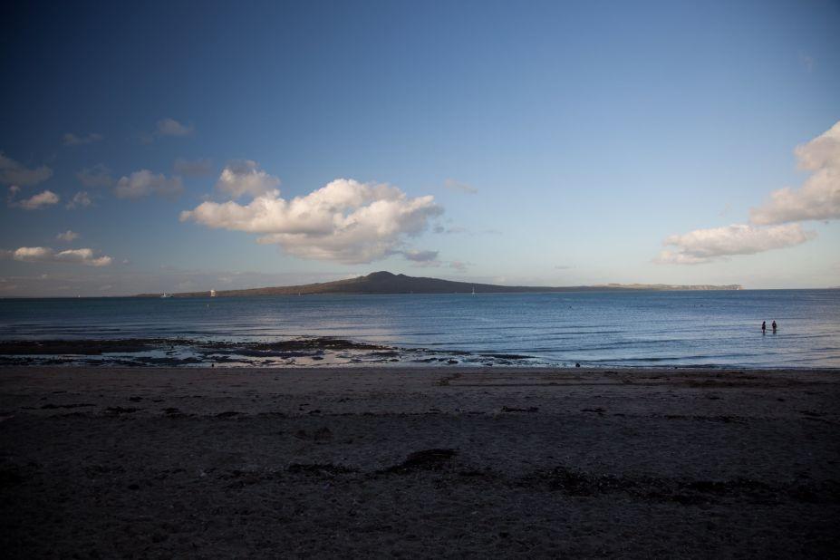 <strong>Mission Bay, Auckland: </strong>A seaside suburb of Auckland city, this best New Zealand beach entry is a great location for a little relaxation in the heart of the city.