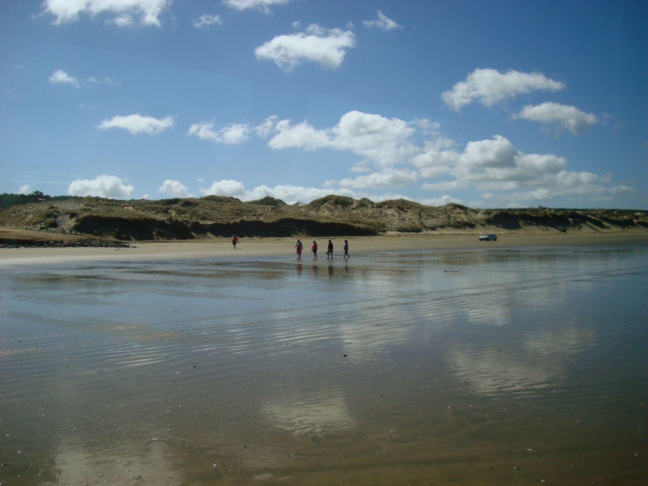 Ninety Mile Beach: Whether you count in miles or kilometers, it's still a really long beach.